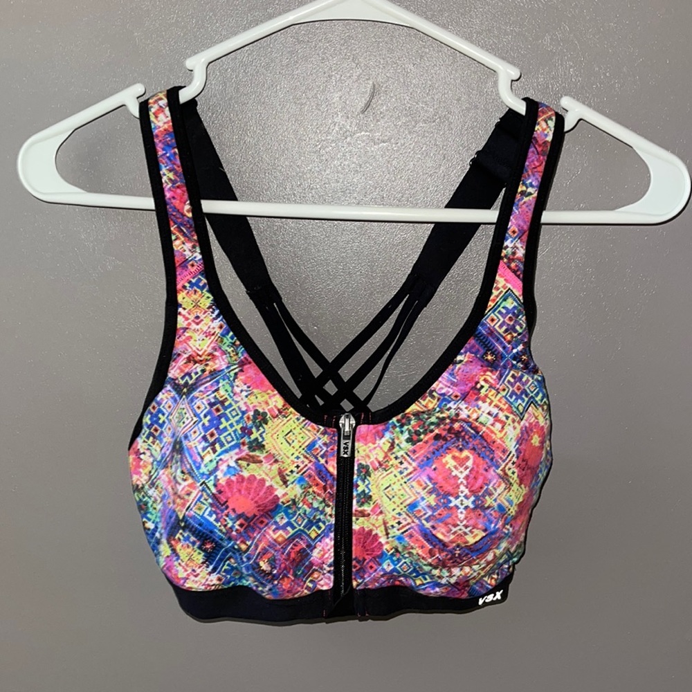VICTORIA’s SECREt ZIP UP SPORTS BRA